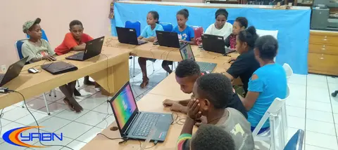 Sangat serius sekali mereka.