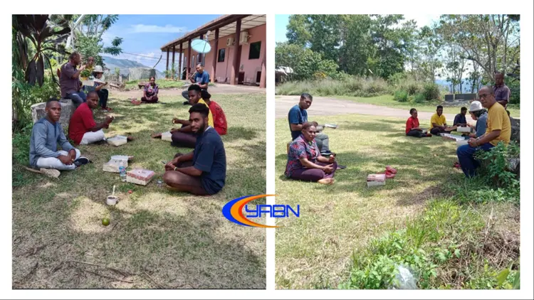 Setelah belajar, waktunya kami istirahat makan siang, dimana makan siang tsb di sediakan oleh Bapak Pendeta