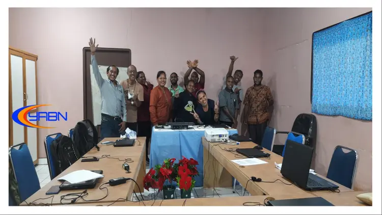 Foto bersama dengan Peserta Kursus, mereka ingin kursus lagi.