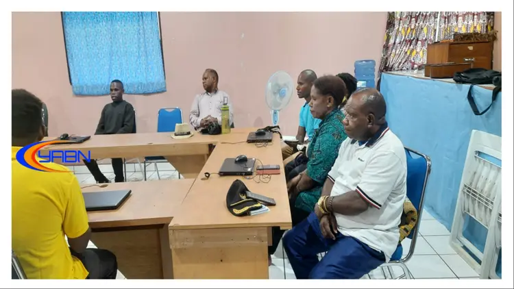 Mereka sangat serius mendengar Firman Tuhan